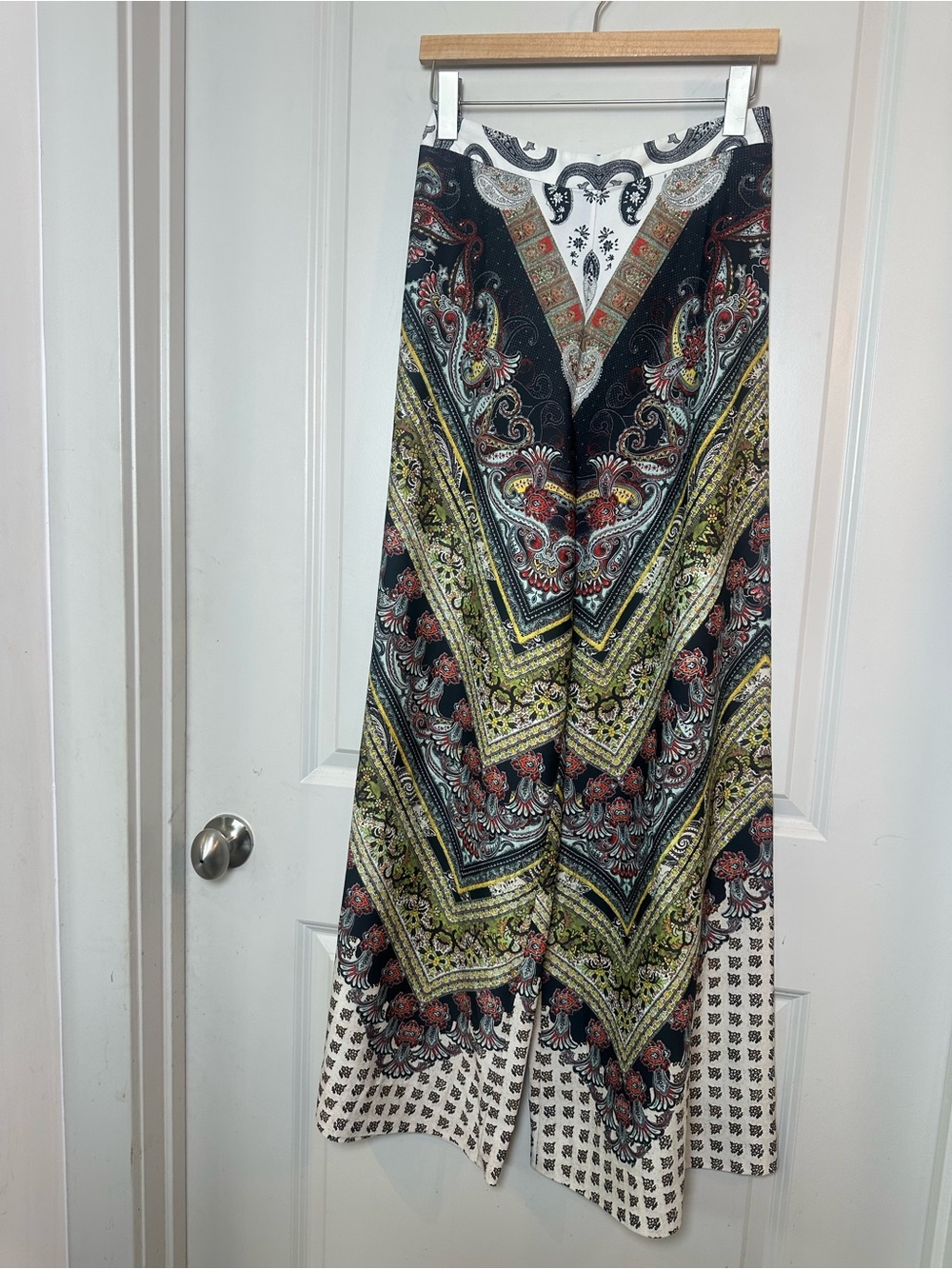 ALICE + OLIVIA Paisley satin Super Wide Leg High Rise Pants, Size 6 - Picture 3 of 9